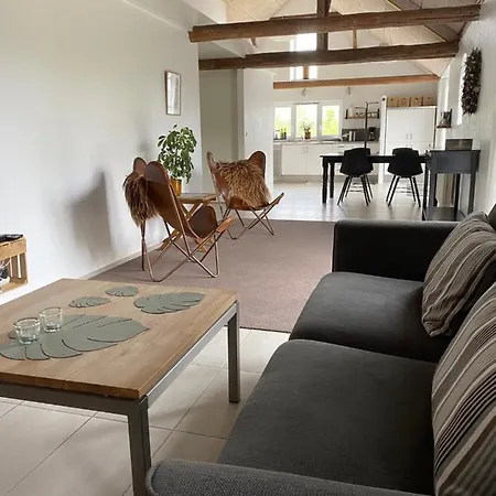 Bolding Apartment *
