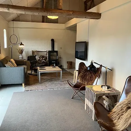 Bolding Apartment *